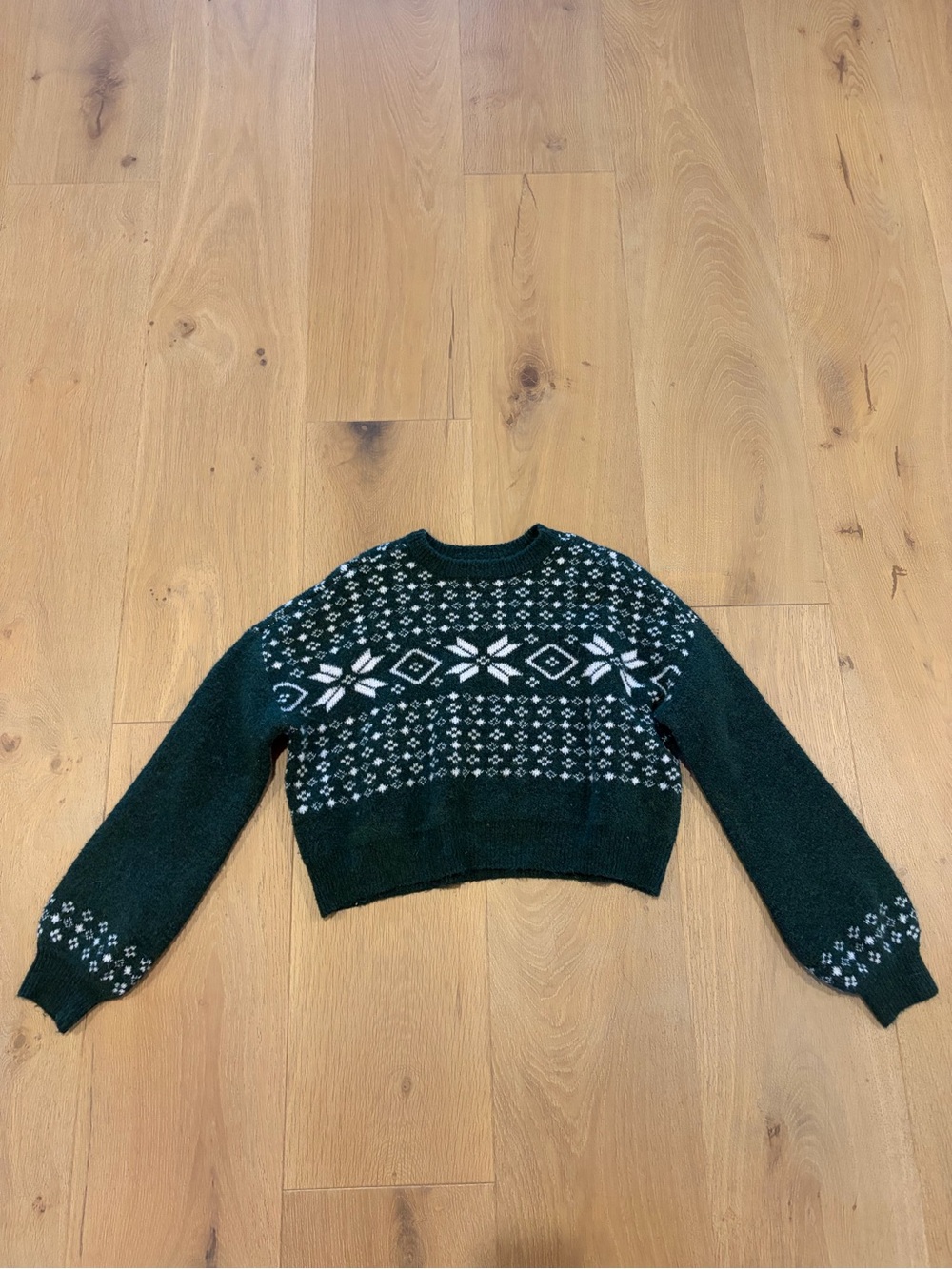PacSun Soft Dark Green and White Nordic Cropped Crewneck Sweater